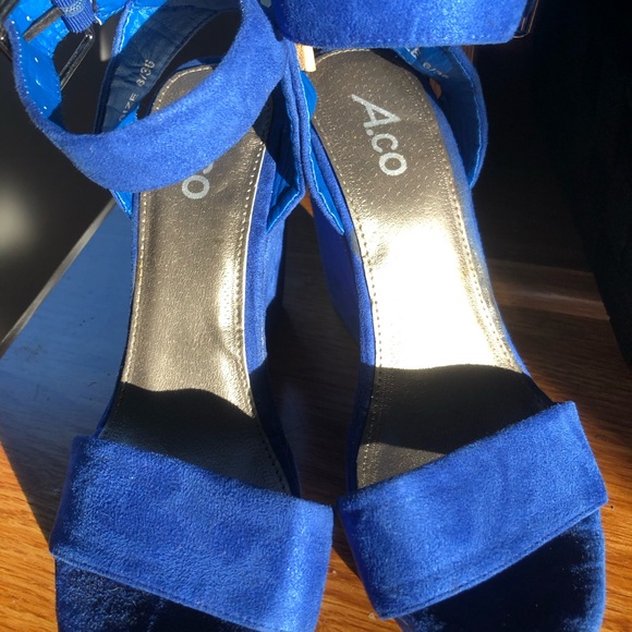 ARDENE | Free w/purchase | Blue Suede Heels Sandals Never Worn Size 6/36 - Picture 4 of 7